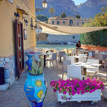 Holiday home Giomasue' Porticello